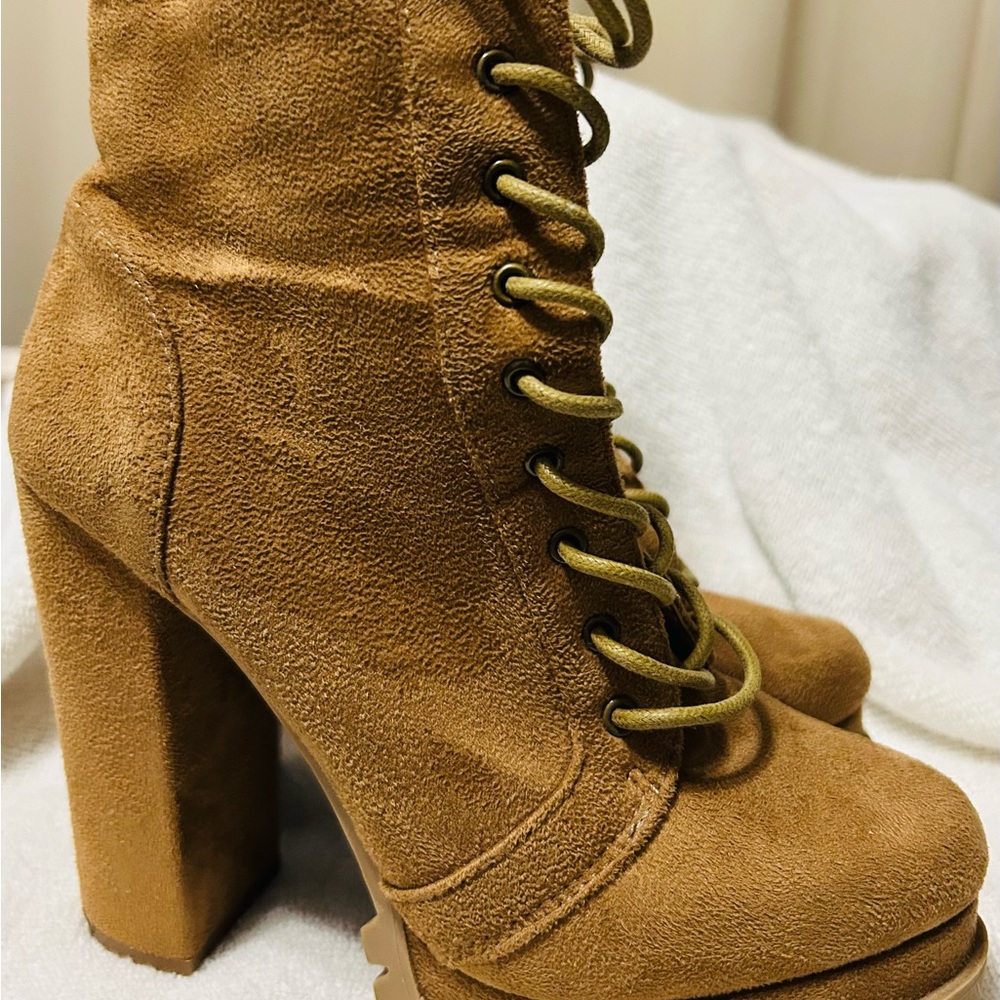 Size 7 Woman’s caramel colored suede boots